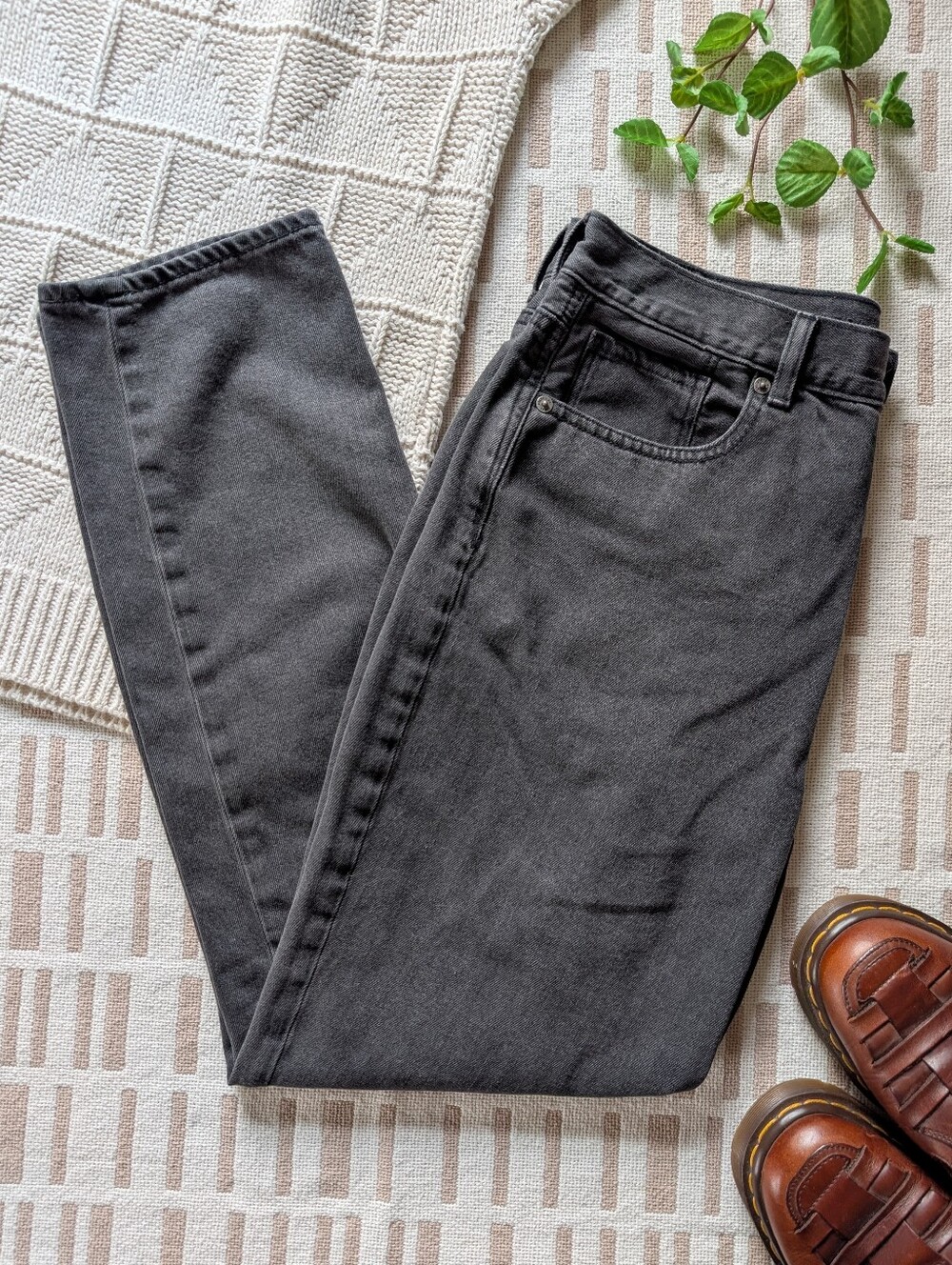 American Eagle Outfitters | Mom Jean | 8 | Black Wash Denim Jean
